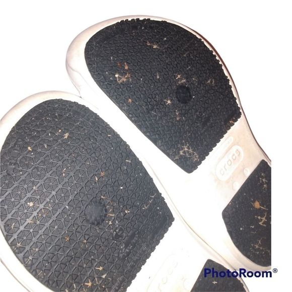 CROCS White Unisex Sandals - Picture 14 of 16